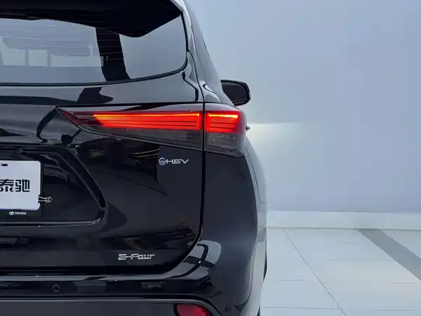 Toyota Crown Kluger 2025