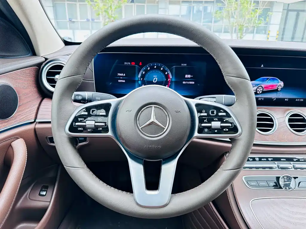 Mercedes-Benz E-Class 2020 — фото 11