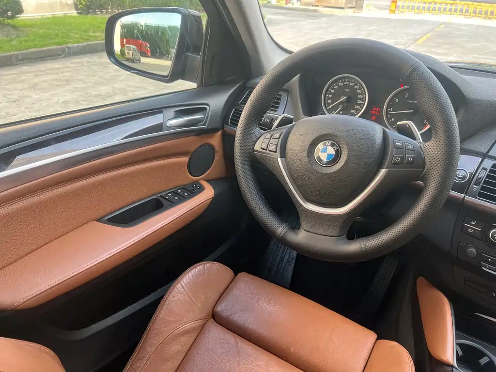 BMW X6 2015 — фото 9