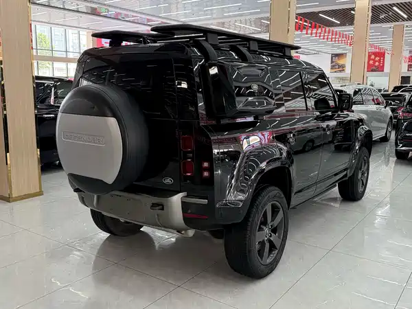 Land Rover Defender 2021