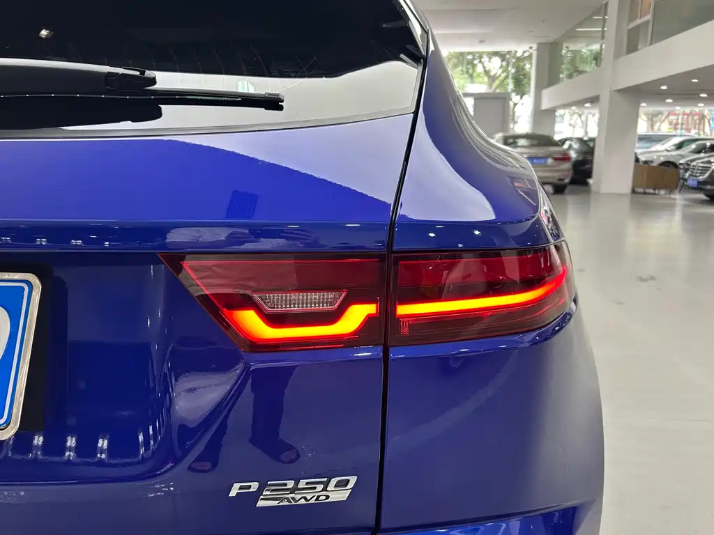 Jaguar E-PACE 2021 — фото 14