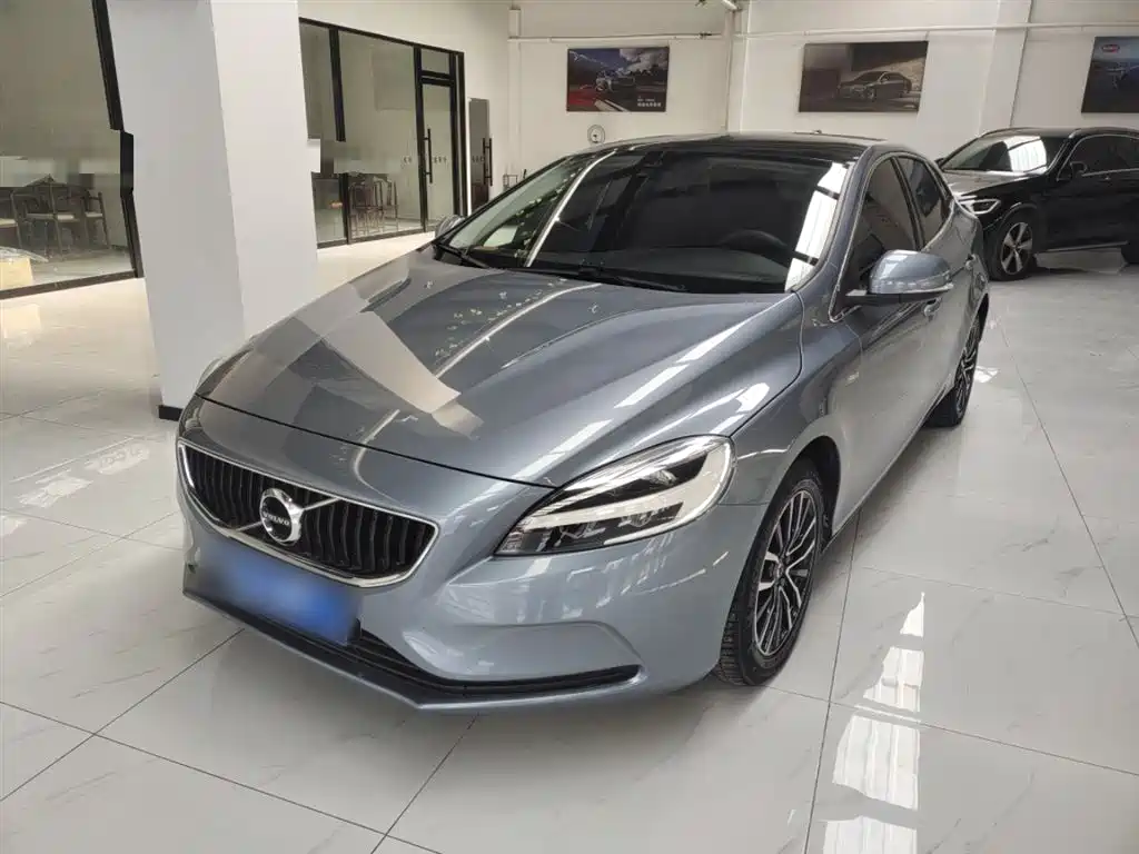 Volvo V40 2018 — фото 1