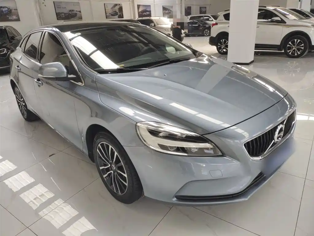Volvo V40 2018 — фото 4