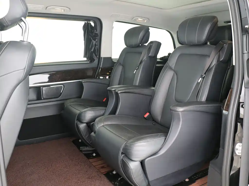 Mercedes-Benz V-Class 2018 — фото 11