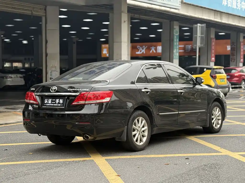 Toyota Camry 2014 — фото 4
