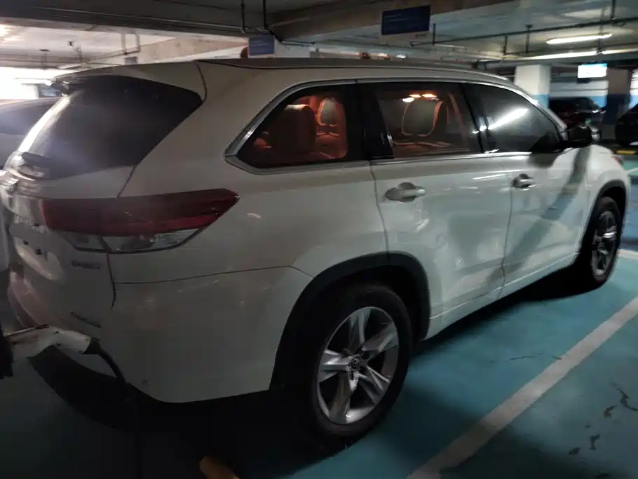 Toyota Highlander 2018 — фото 3