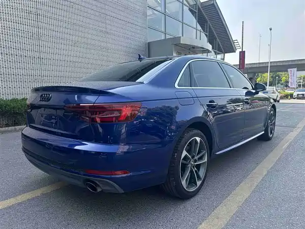 Audi A4L 2018