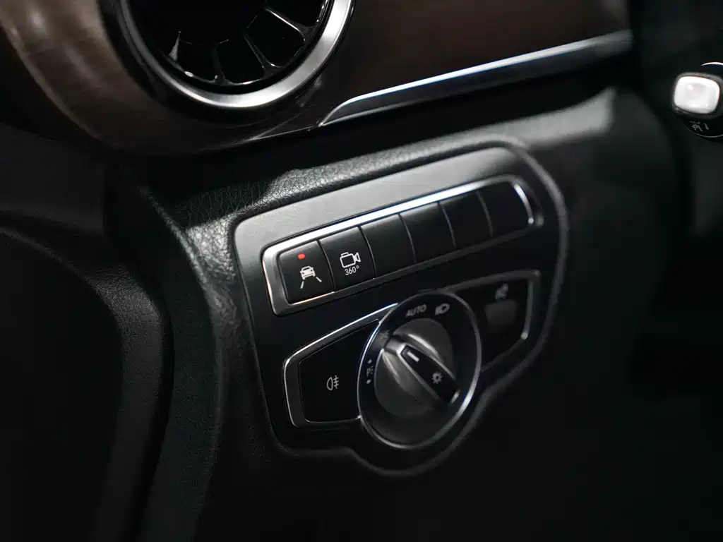 Mercedes-Benz V-Class 2021 — фото 12