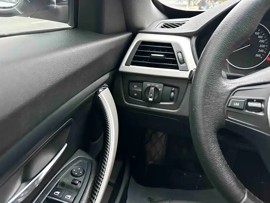 BMW 3 Series GT 2017 — фото 13