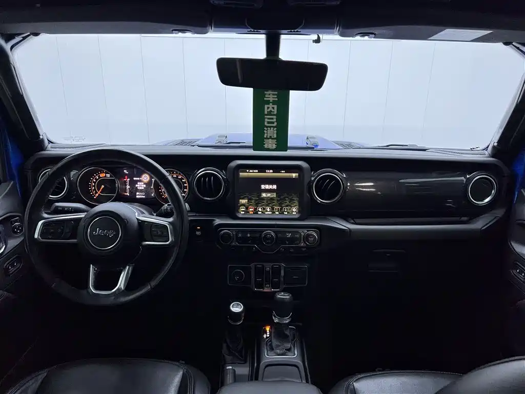 Jeep Wrangler 2023 — фото 14