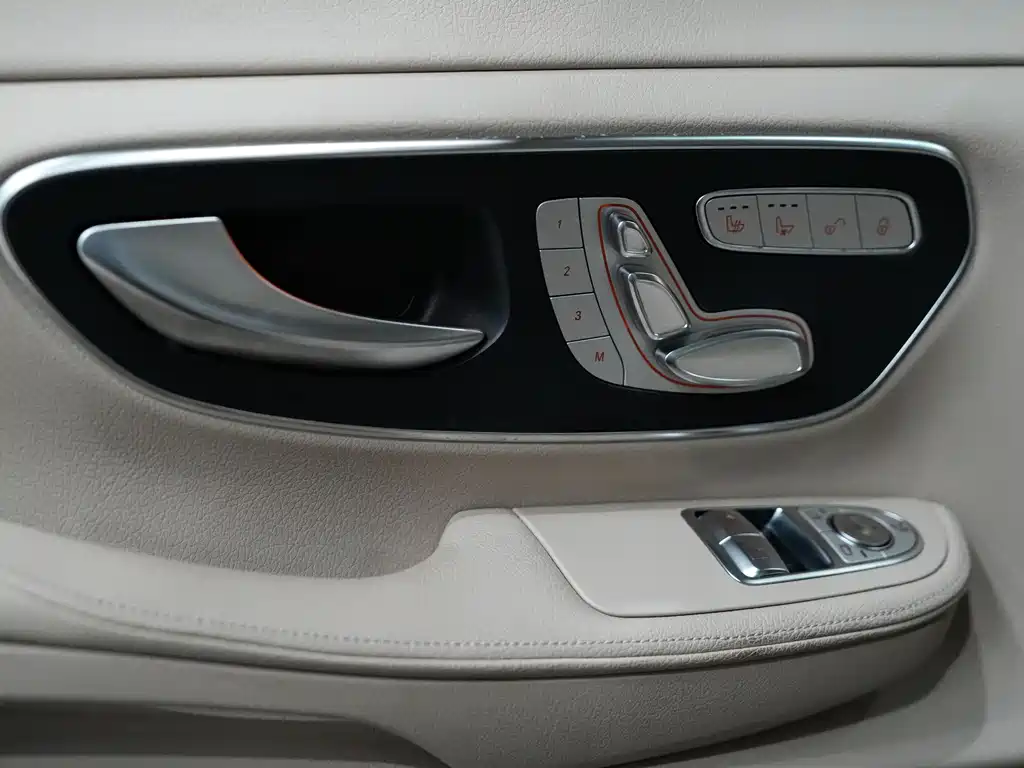 Mercedes-Benz V-Class 2021 — фото 14
