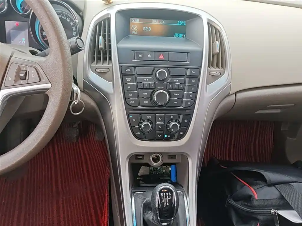 Buick Excelle 2015 — фото 13