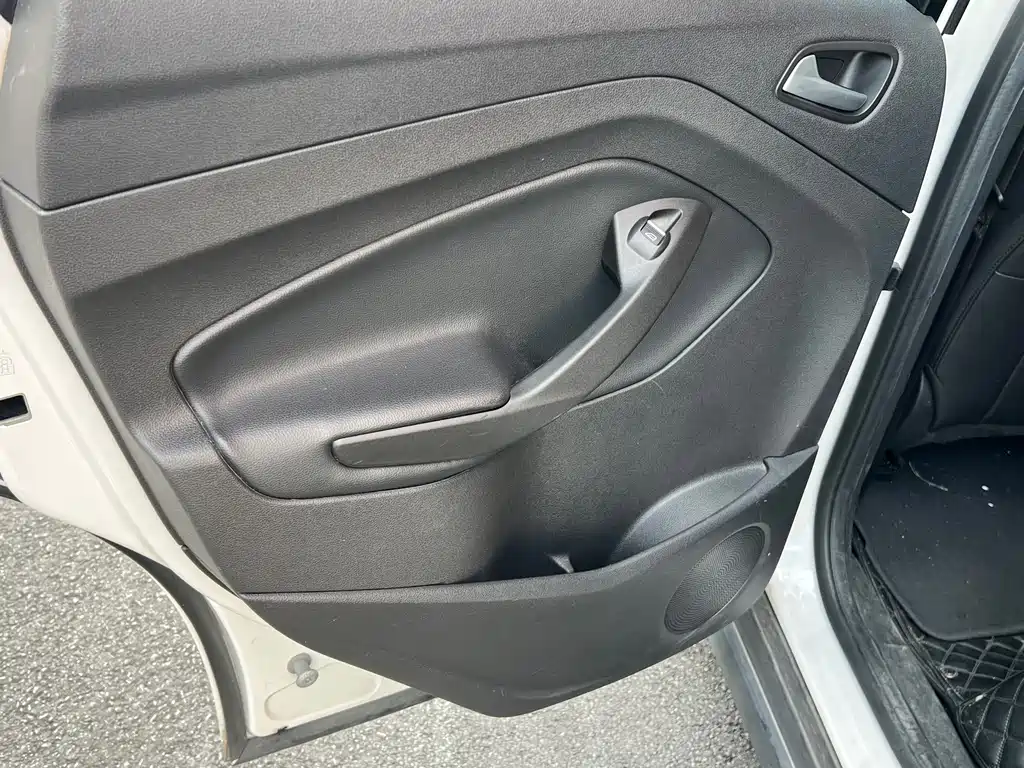 Ford C-MAX 2017 — фото 11