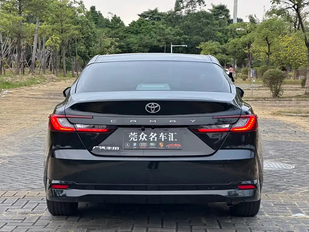 Toyota Camry 2024 — фото 8