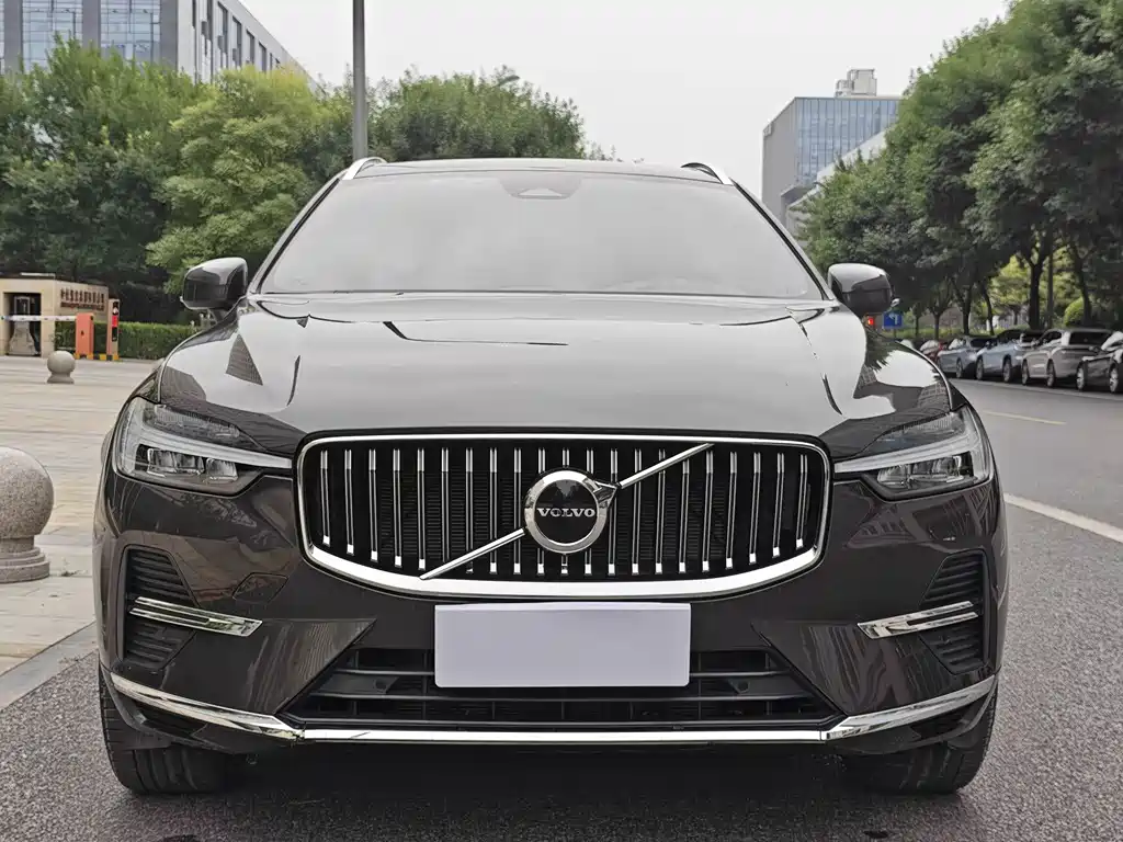 Volvo XC60 2022 — фото 8