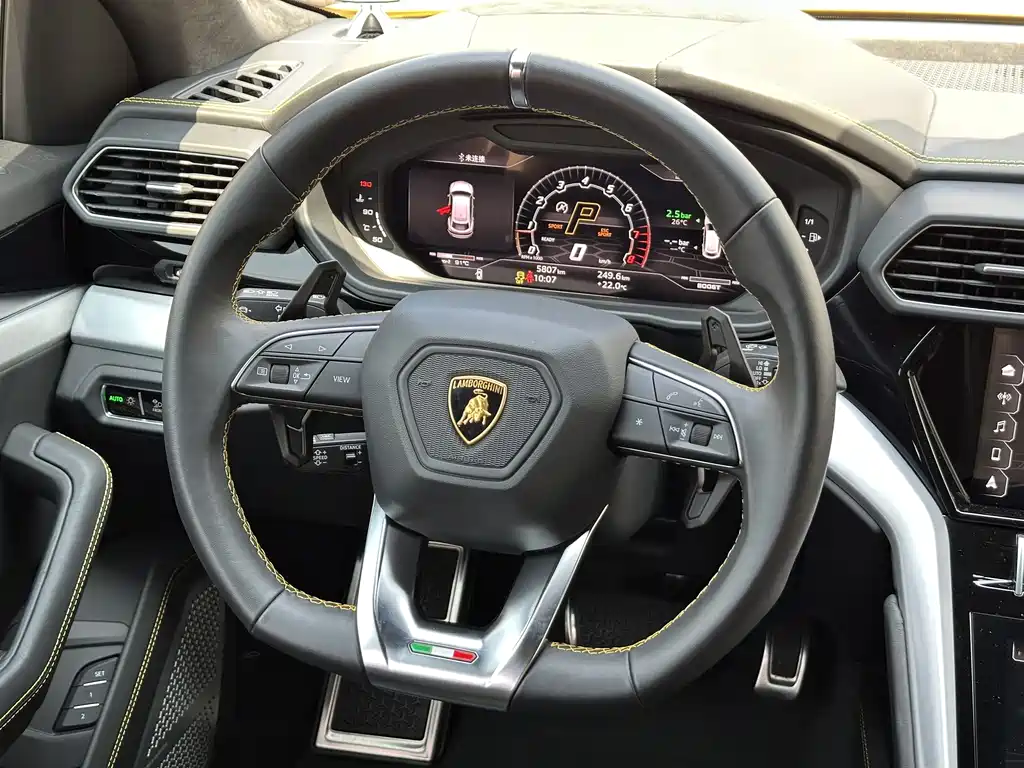 Lamborghini Urus 2022 — фото 14