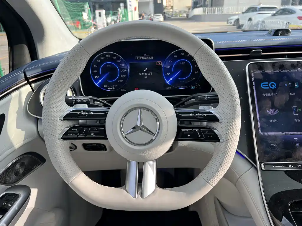 Mercedes-Benz EQE SUV 2023 — фото 21