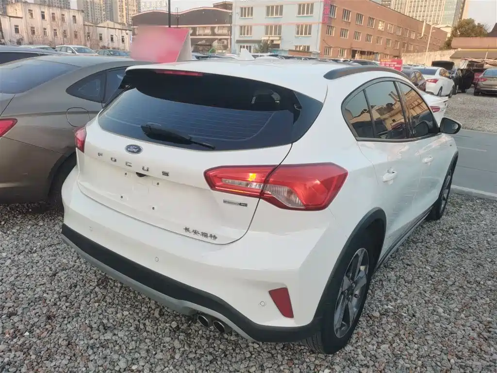 Ford Focus Active 2020 — фото 23