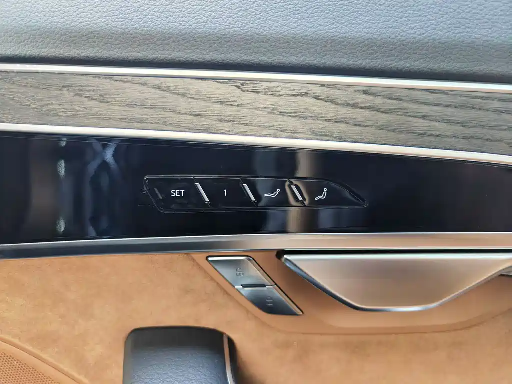 Audi A8 2020 — фото 20