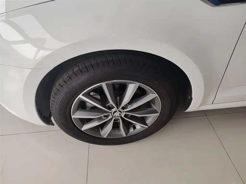 Skoda Octavia 2018 — фото 23
