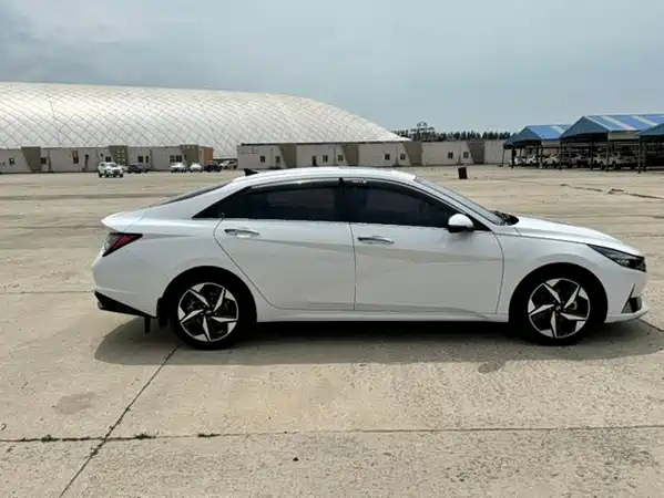 Hyundai Elantra 2023