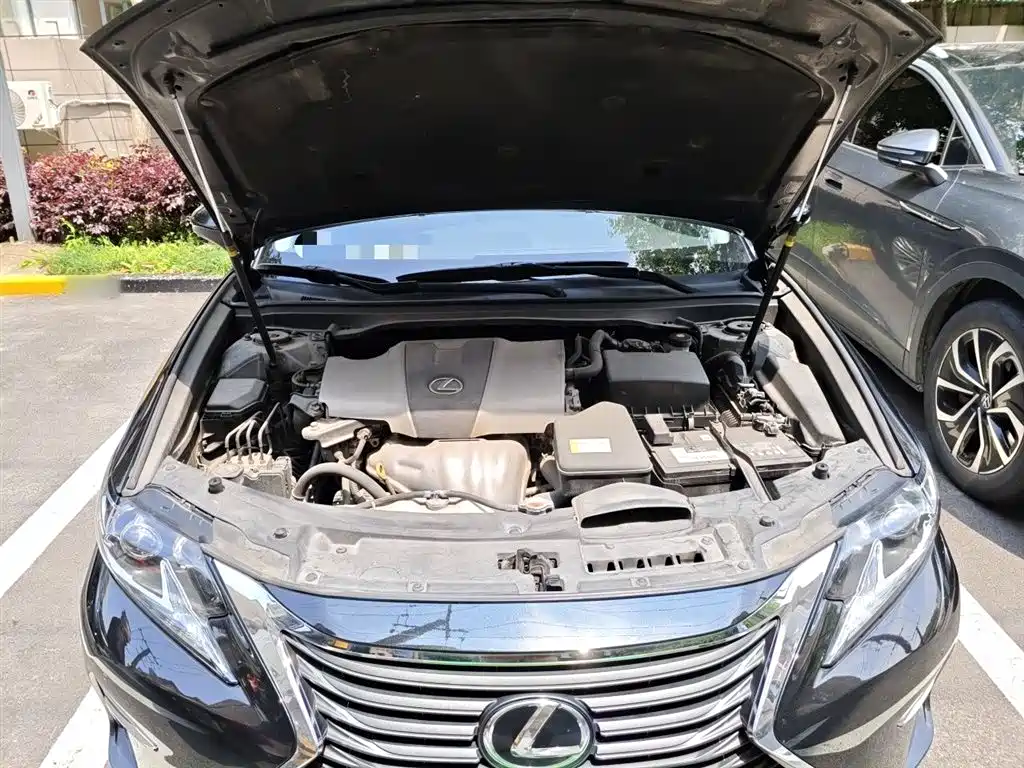 Lexus ES 2015 — фото 11