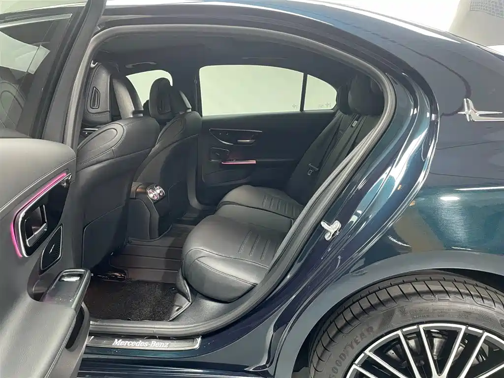 Mercedes-Benz C-Class 2024 — фото 14