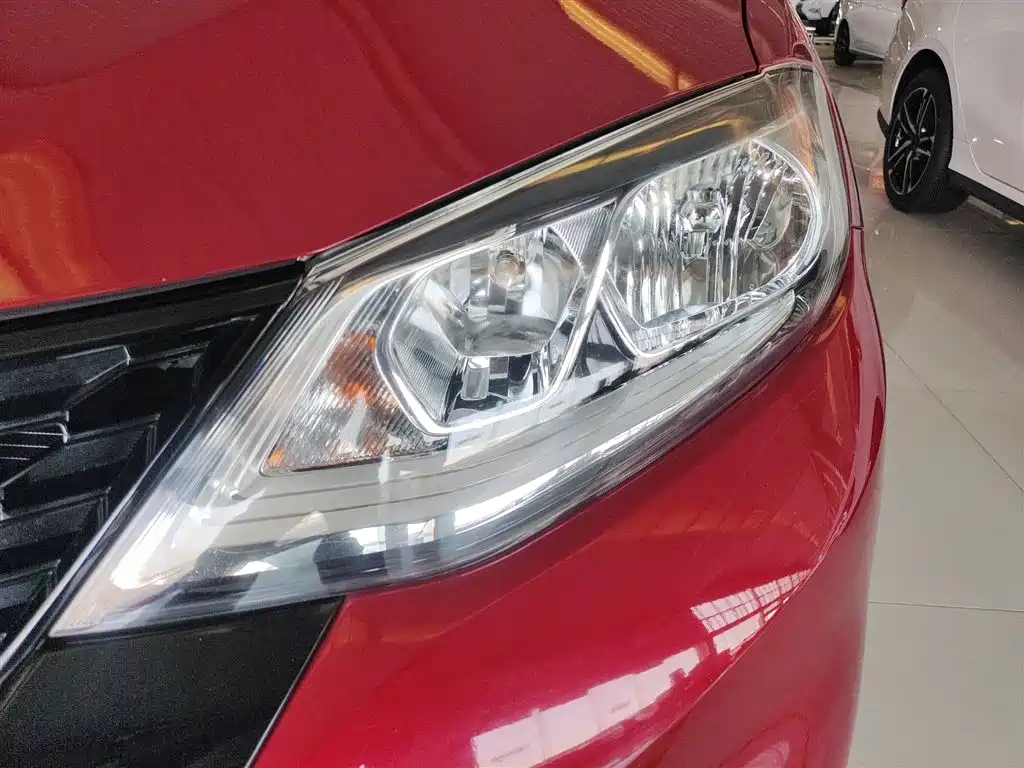 Nissan Tiida 2019 — фото 24