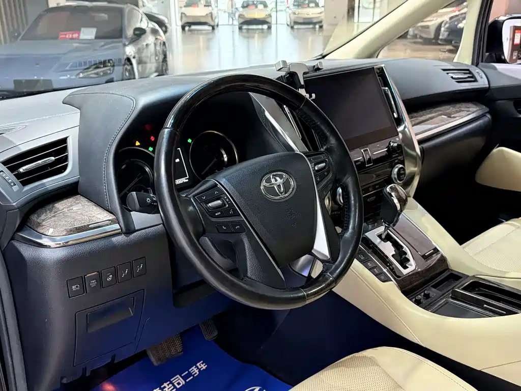 Toyota Vellfire 2020 — фото 16