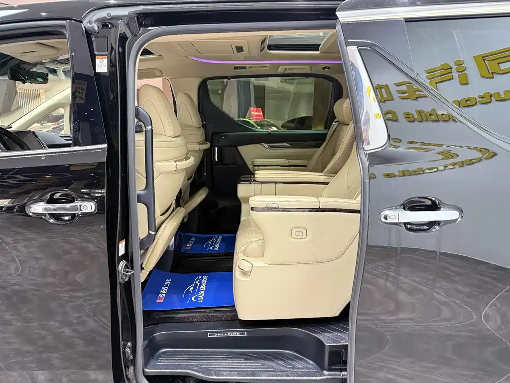 Toyota Vellfire 2020 — фото 19
