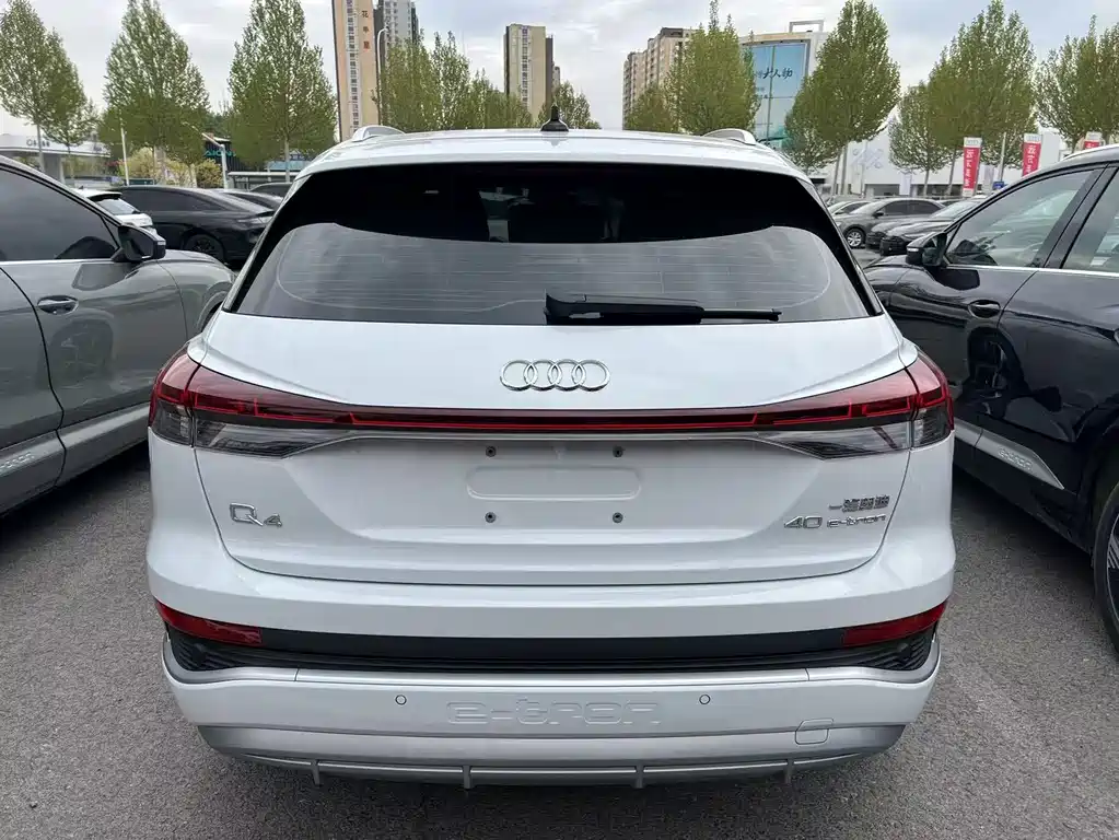 Audi Q4 e-tron 2024 — фото 3