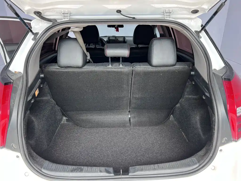 Toyota Yaris L 2017 — фото 15