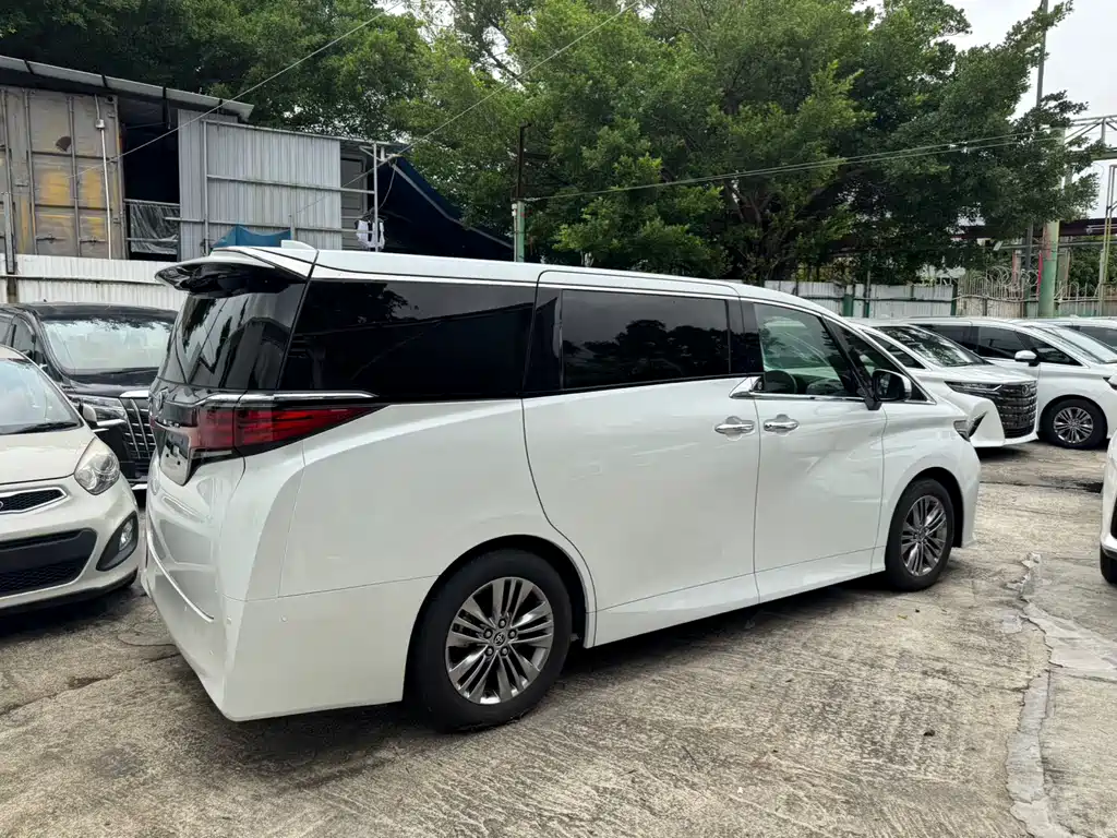 Toyota Alphard 2026 — фото 5