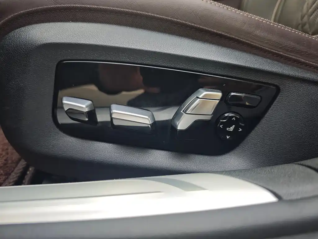BMW 7 Series 2018 — фото 13