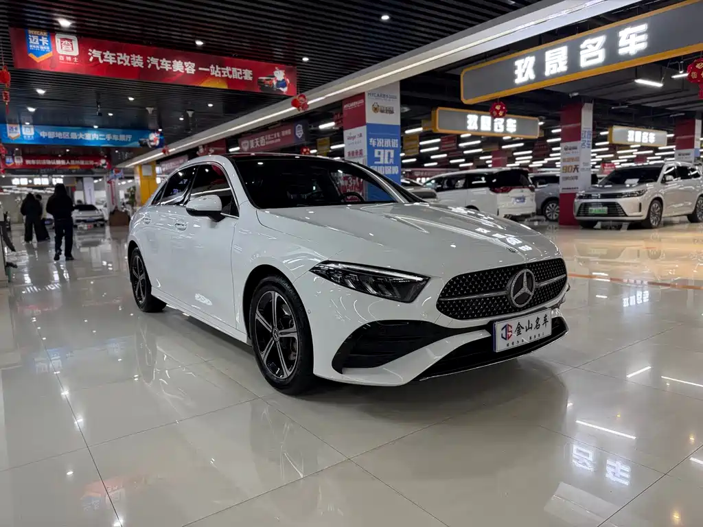Mercedes-Benz A-Class 2023 — фото 3