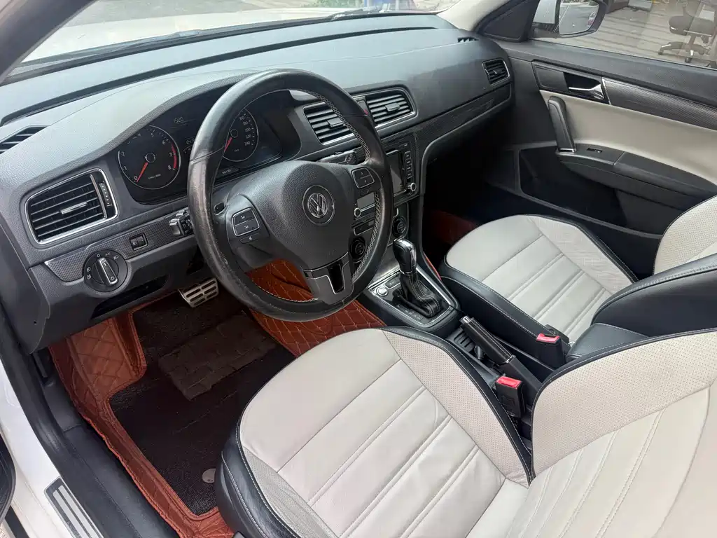 Volkswagen Cross Lavida 2015 — фото 4