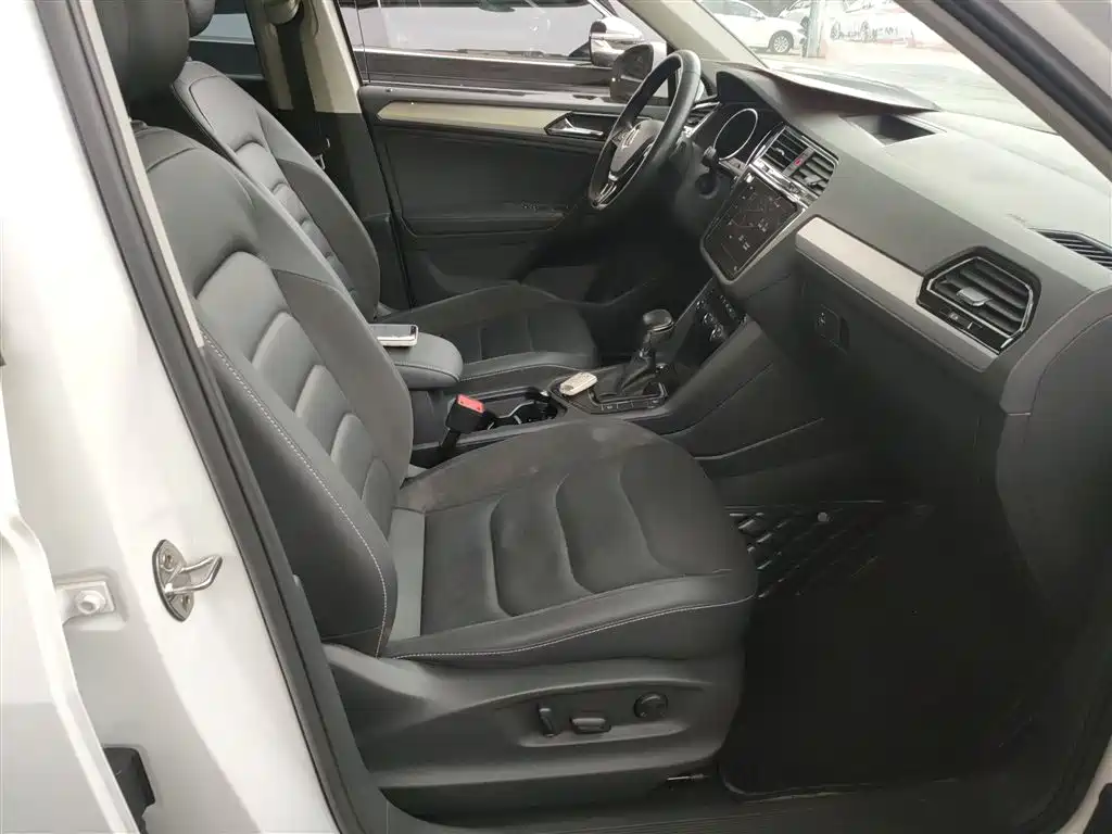 Volkswagen Tiguan L 2020 — фото 17