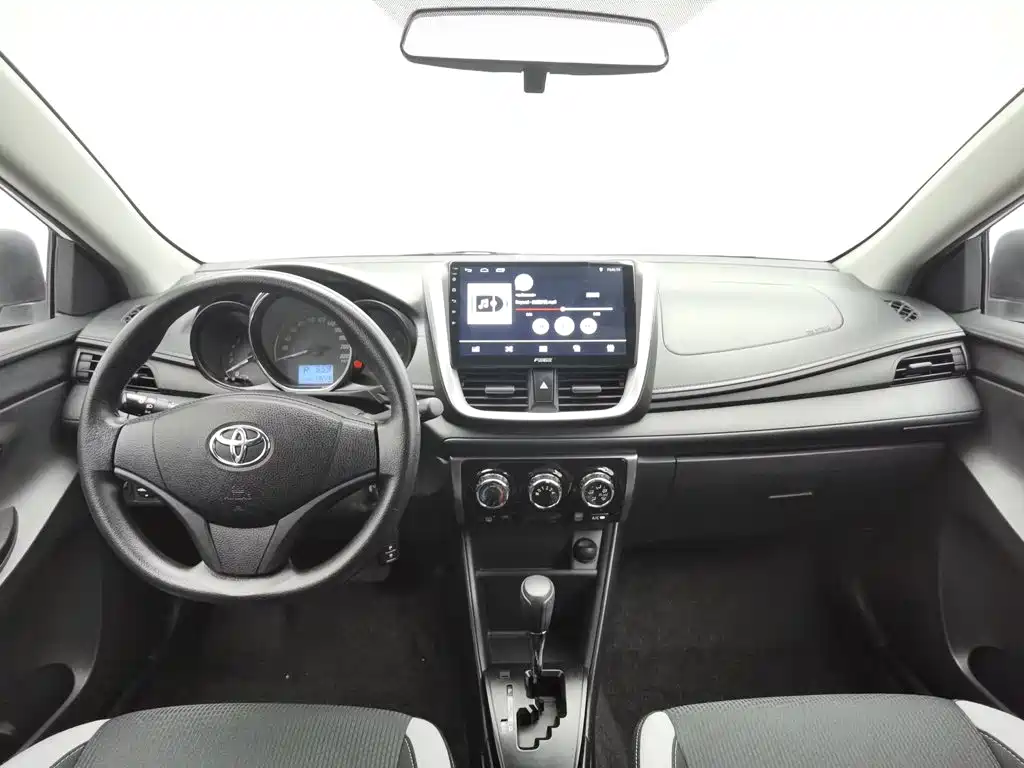 Toyota Yaris L 2020