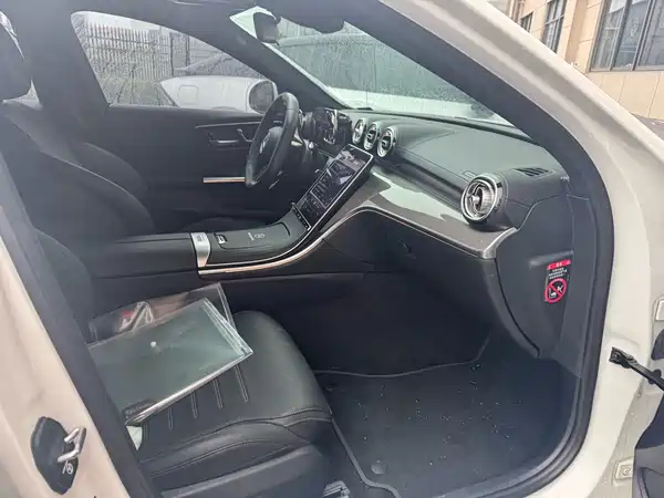 Mercedes-Benz C-Class 2024