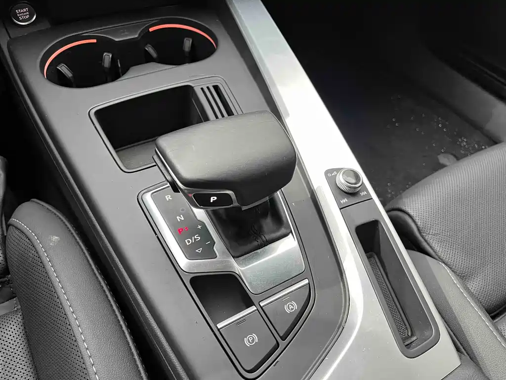 Audi A4L 2021 — фото 10