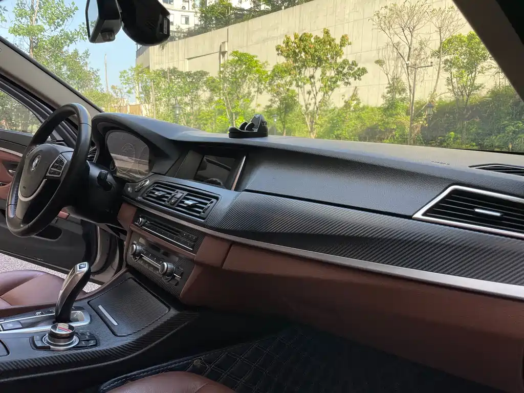 BMW 5 Series 2014 — фото 16