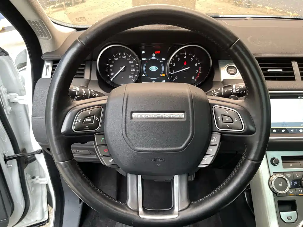 Land Rover Evoque 2018 — фото 15