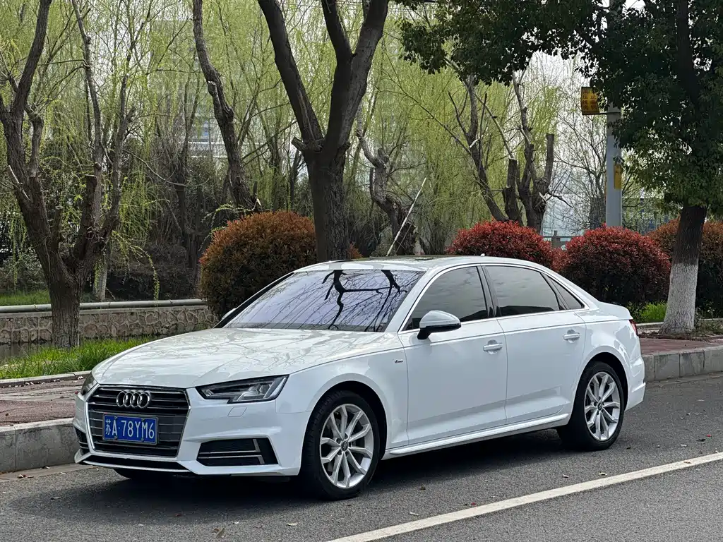 Audi A4L 2018 — фото 1