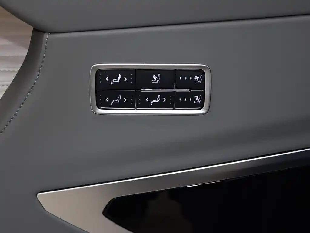 Mercedes-Benz V-Class 2025 — фото 20