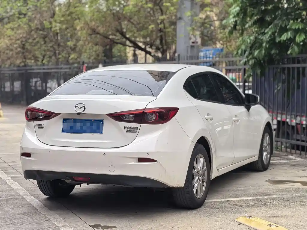 Mazda 3 Axela 2019 — фото 5