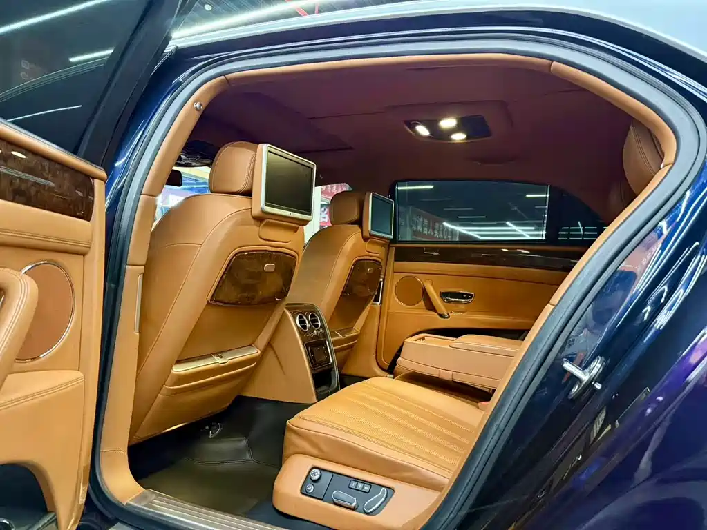 Bentley Flying Spur 2016 — фото 12
