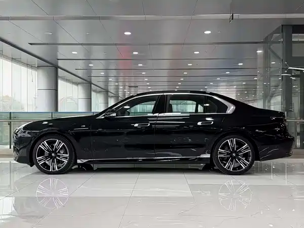 BMW 7 Series 2024
