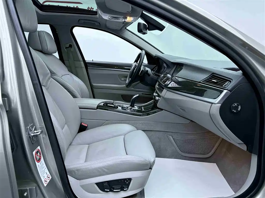 BMW 5 Series 2010 — фото 11