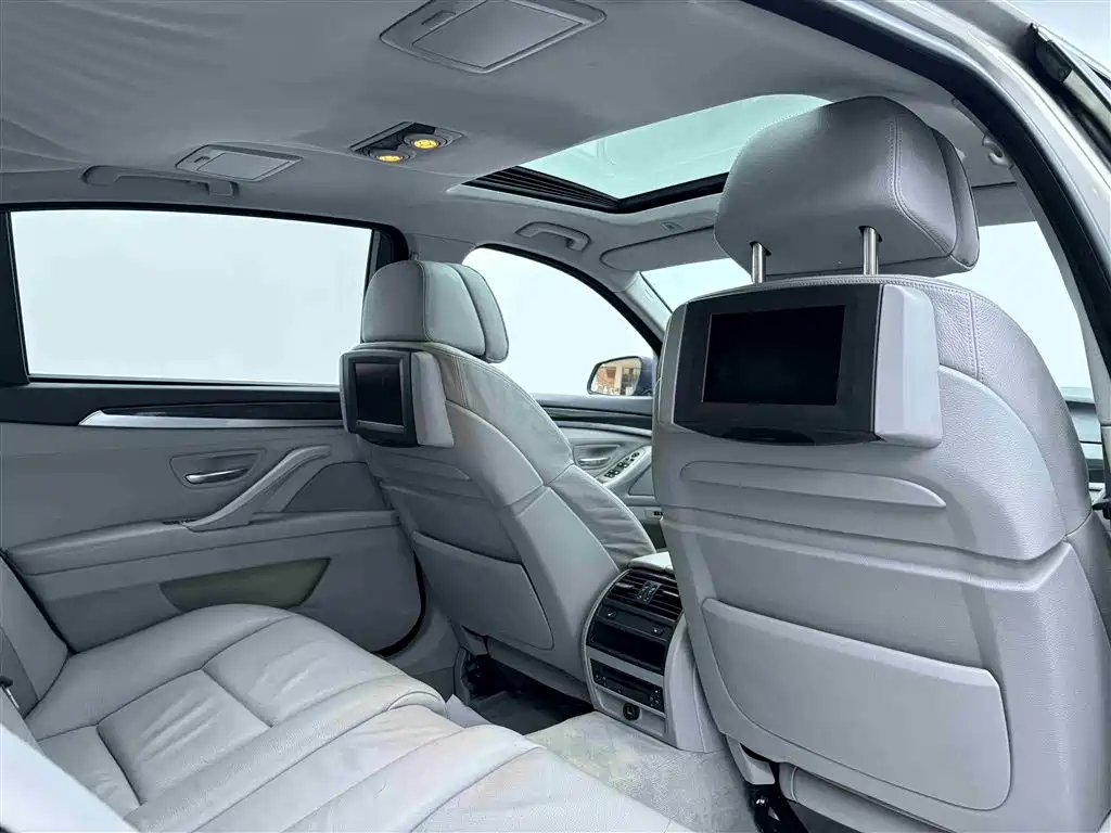BMW 5 Series 2010 — фото 14