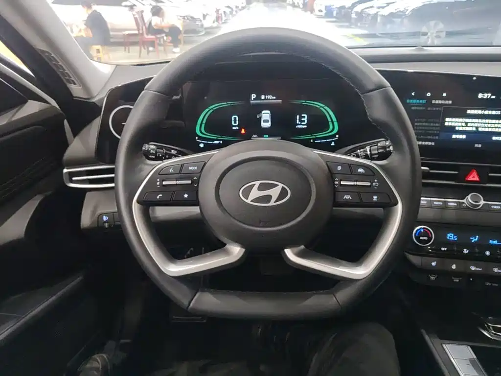Hyundai Elantra 2025 — фото 11